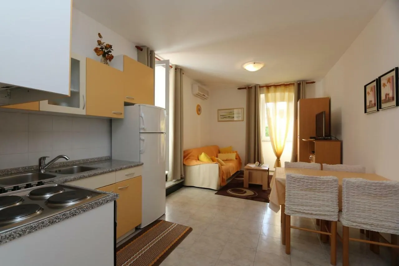 Apartmani Dani マリンスカ 0*,