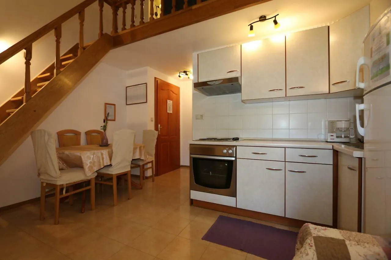 Apartmani Dani マリンスカ 0*,